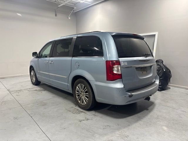 Used 2013 Blue Chrysler Touring-L image 8
