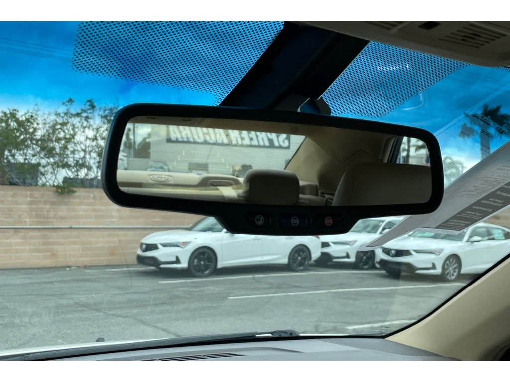 Used 2013 White Diamond Tricoat Cadillac Luxury image 23