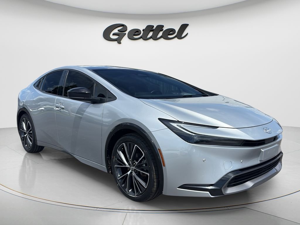 Used 2024  Toyota XLE image 3