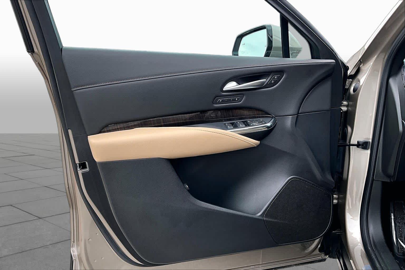 Used 2025 Latte Metallic Cadillac FWD Premium Luxury image 21