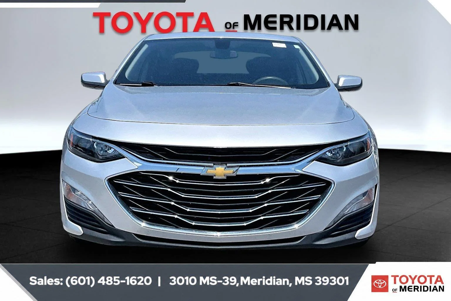 Used 2020 Silver Ice Metallic Chevrolet LT image 3