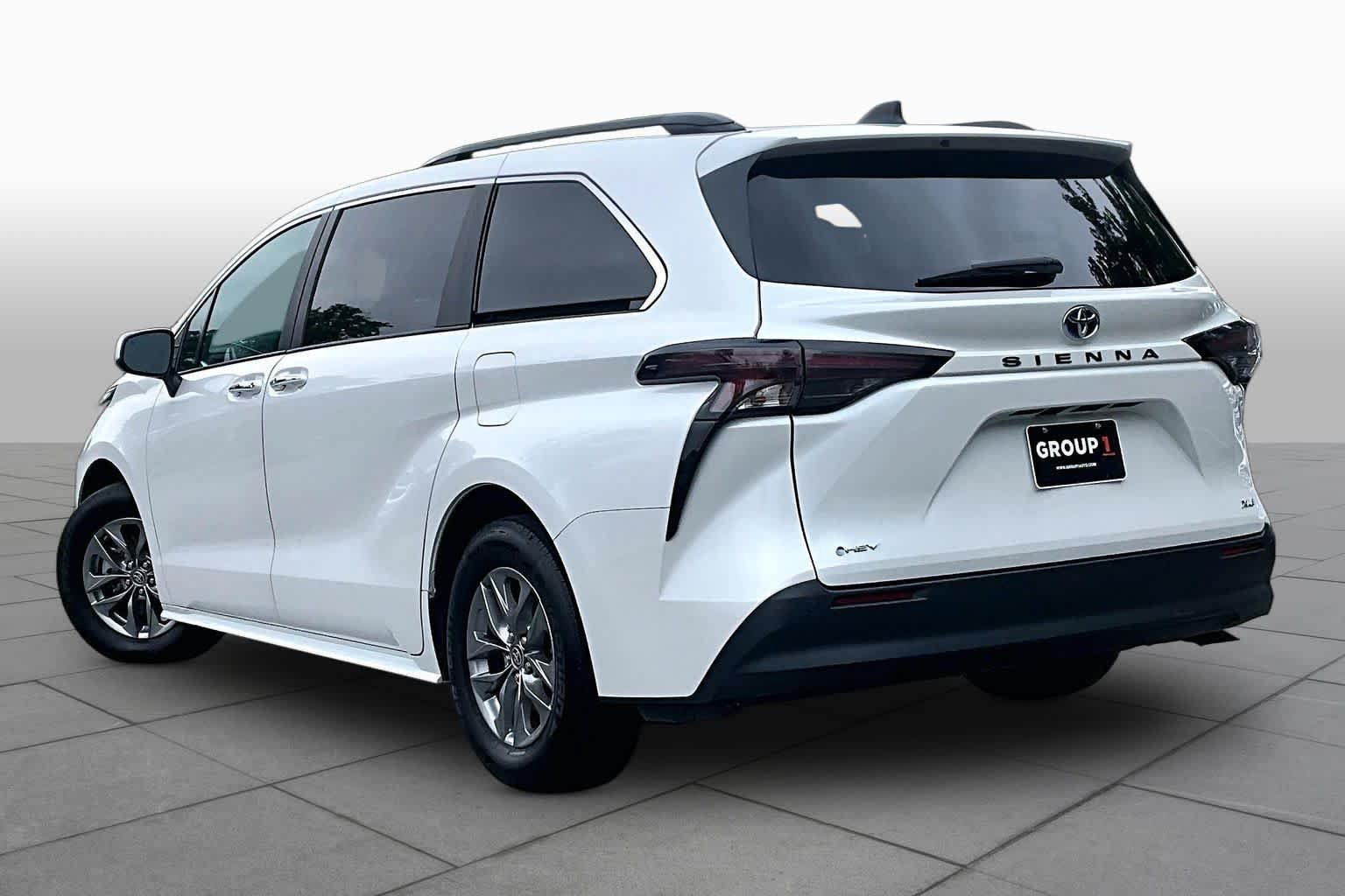 Used 2025 Wind Chill Pearl Toyota XLE image 12