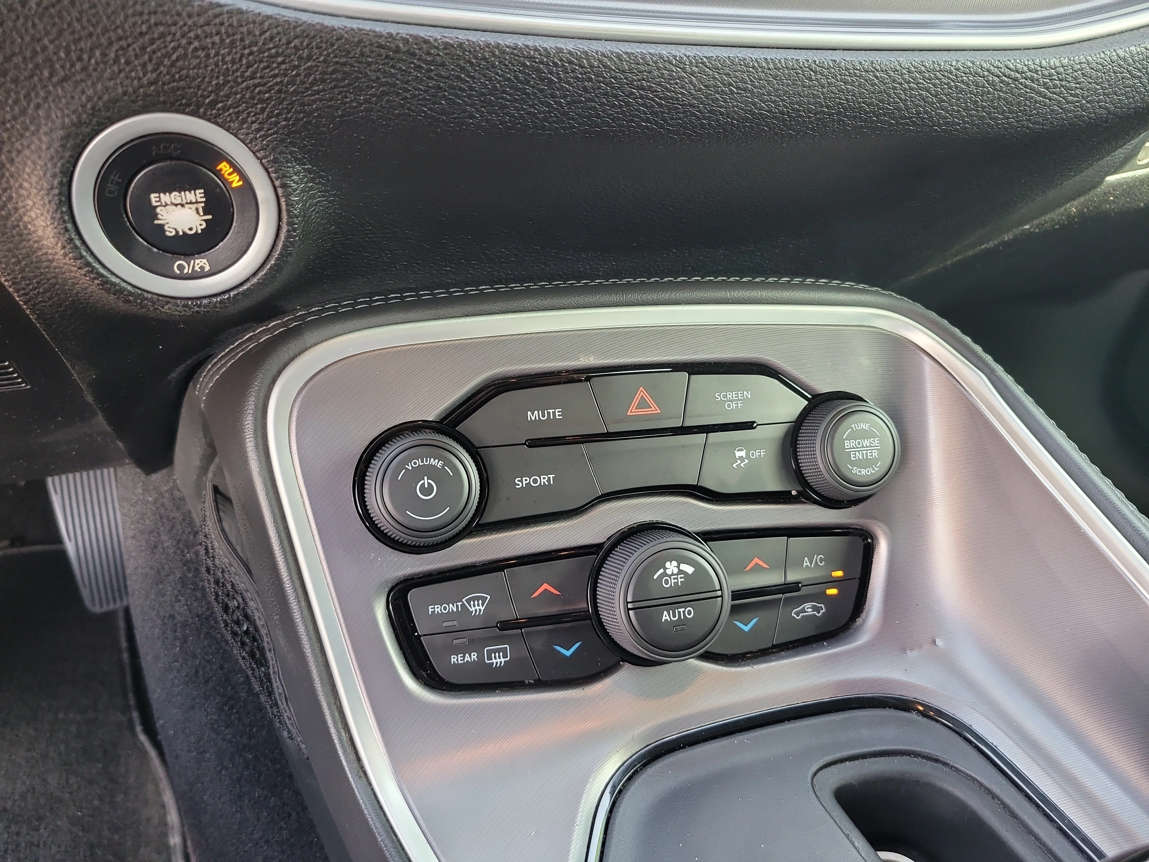 Used 2020 Granite Pearlcoat Dodge SXT image 21