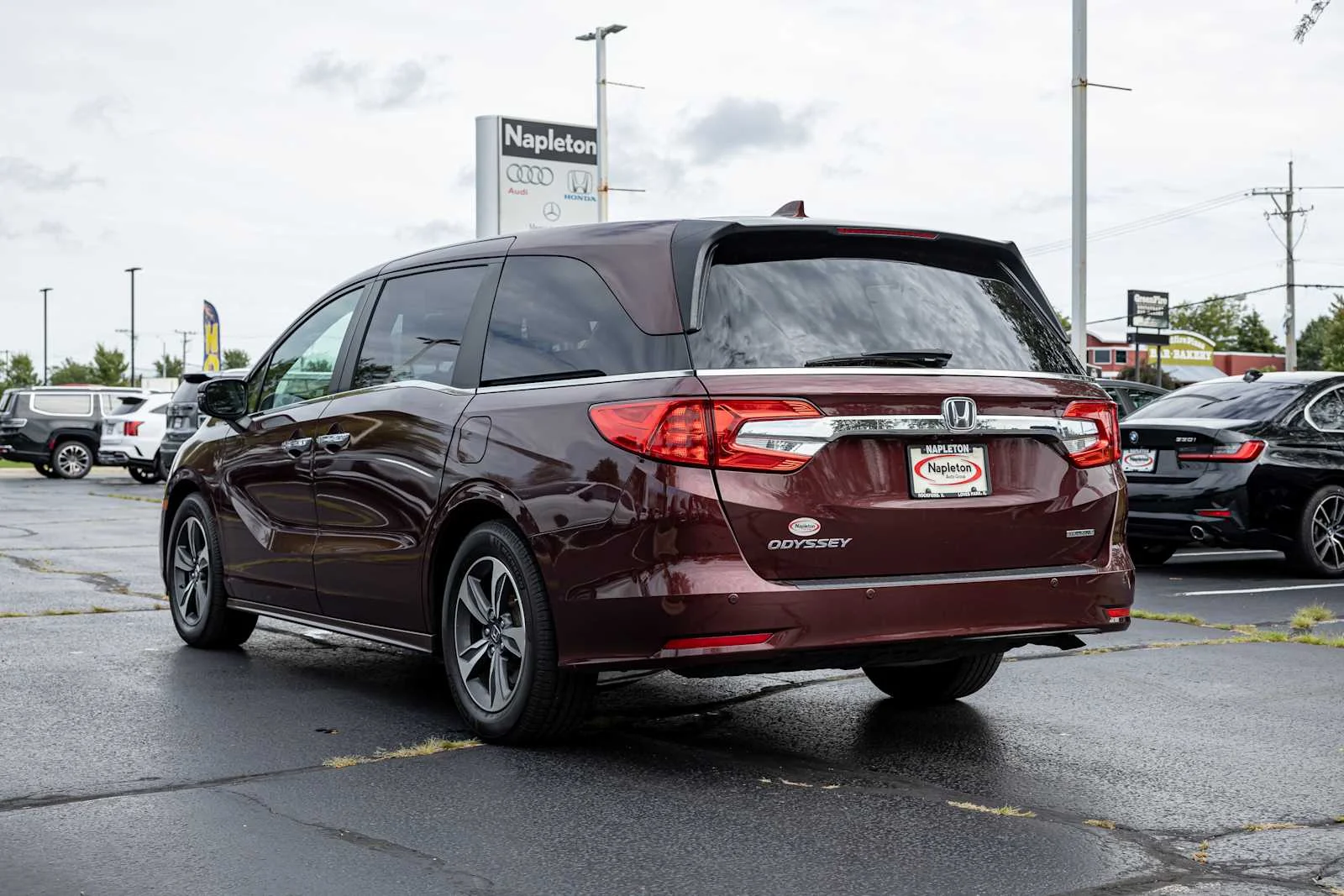 Used 2019 Deep Scarlet Pearl Honda Touring image 5