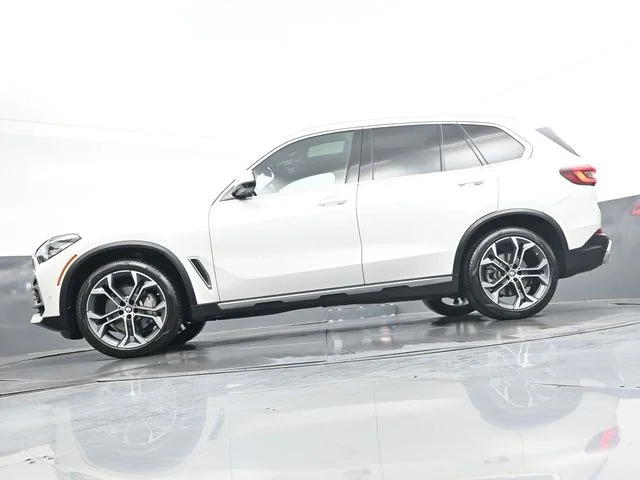 Used 2023 White BMW sDrive40i image 42