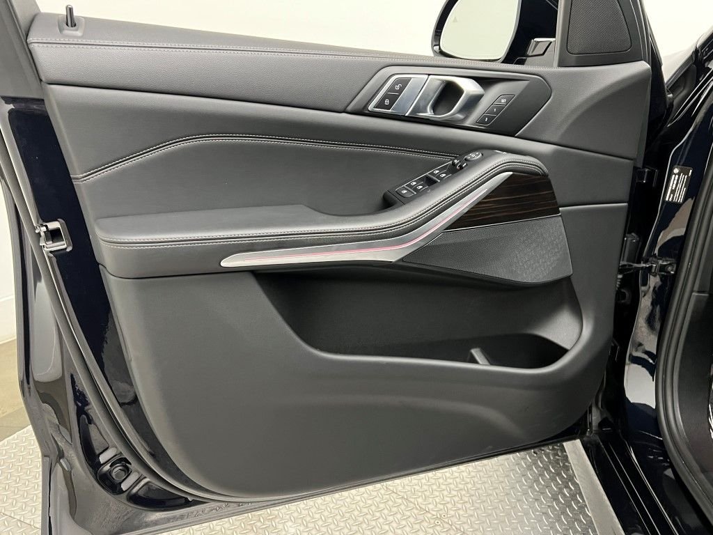 Used 2023 Carbon Black Metallic BMW xDrive40i image 31