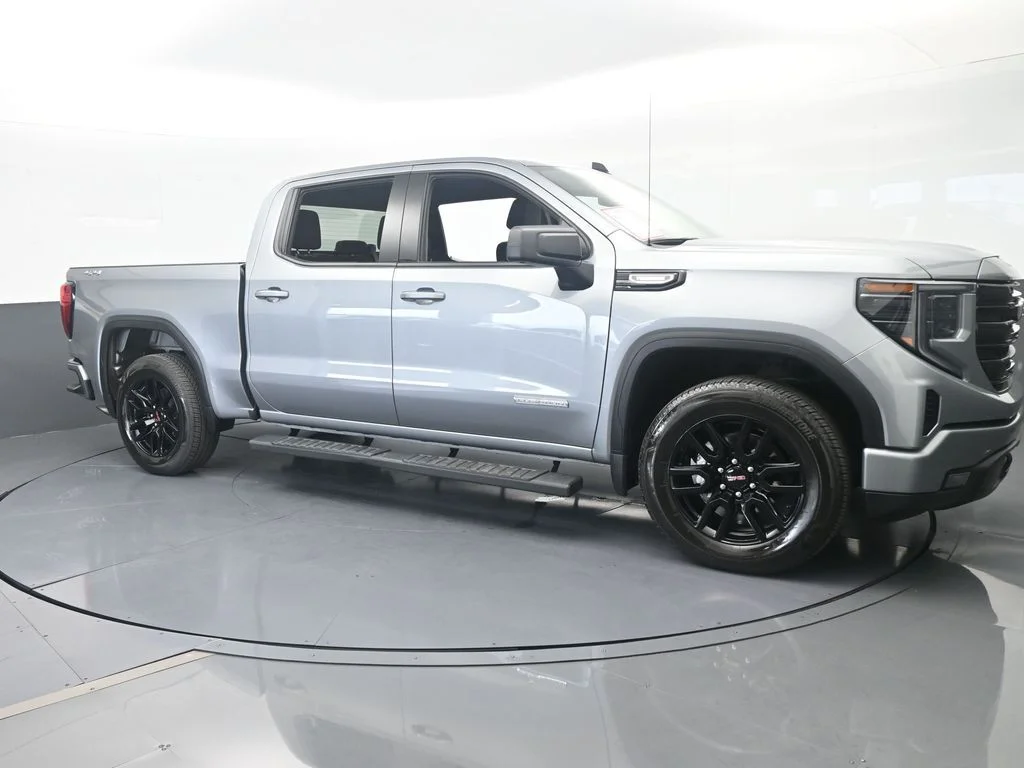 Used 2025 Sterling Metallic GMC Elevation image 8