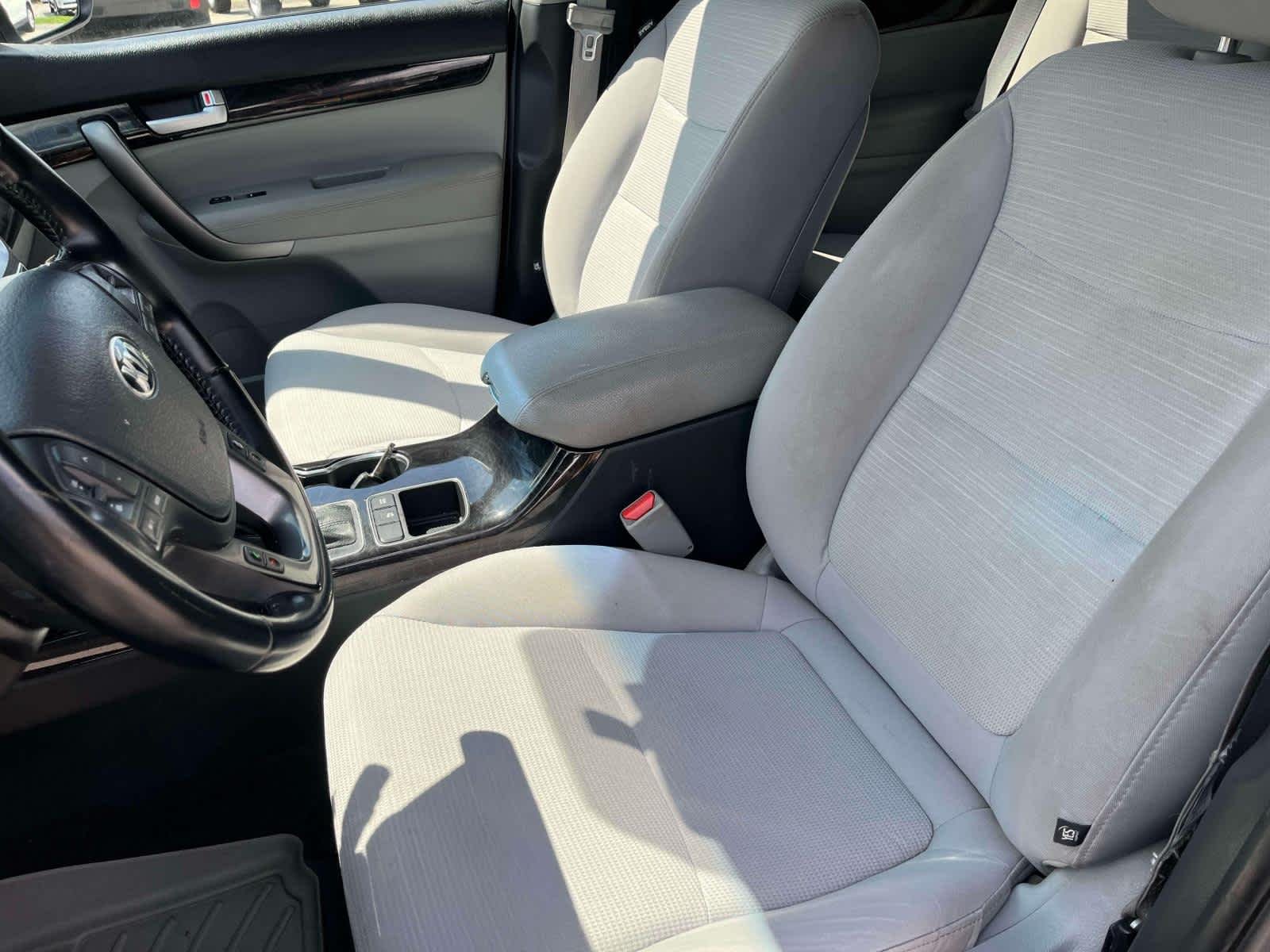Used 2015 Bright Silver Kia LX image 19