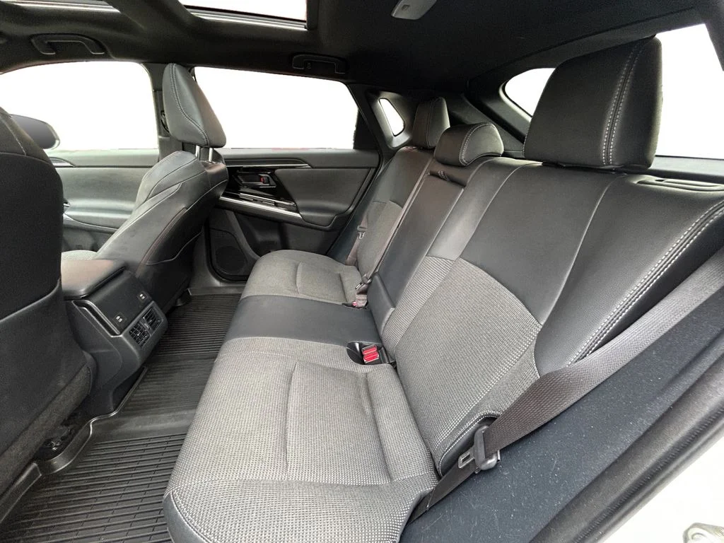 Used 2023 Pearl Toyota XLE image 13