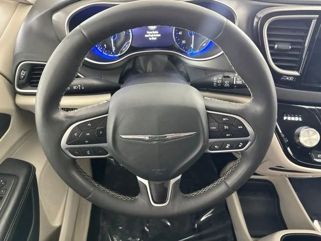 Used 2024 White Chrysler Touring L image 28