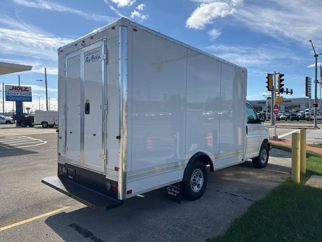 New 2025 Summit White Chevrolet 1WT image 4