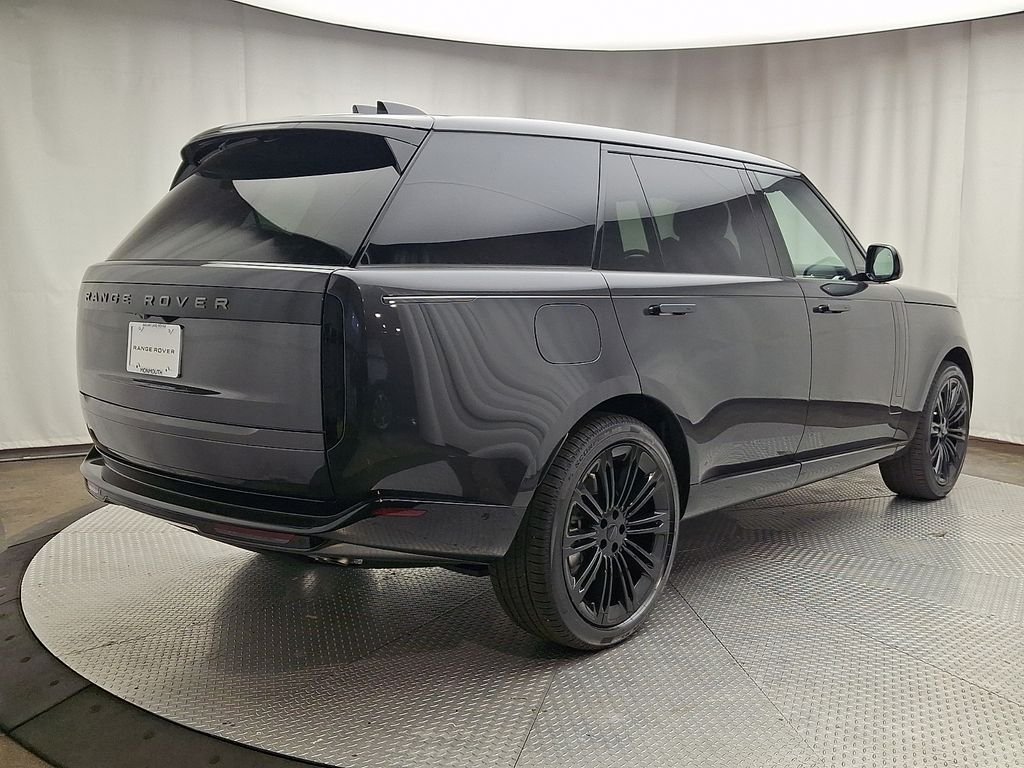 New 2026 Carpathian Grey Land Rover SE image 3