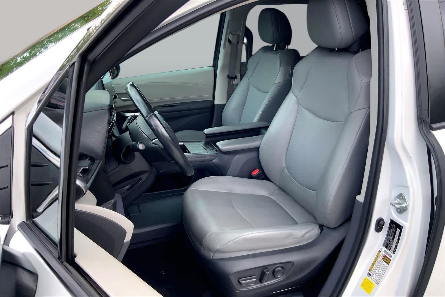 Used 2022 Wind Chill Pearl Toyota XLE image 8