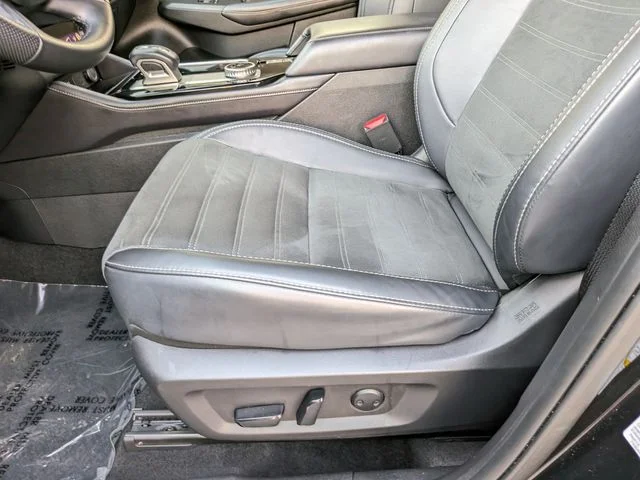 Used 2025 Black Mitsubishi SE image 20