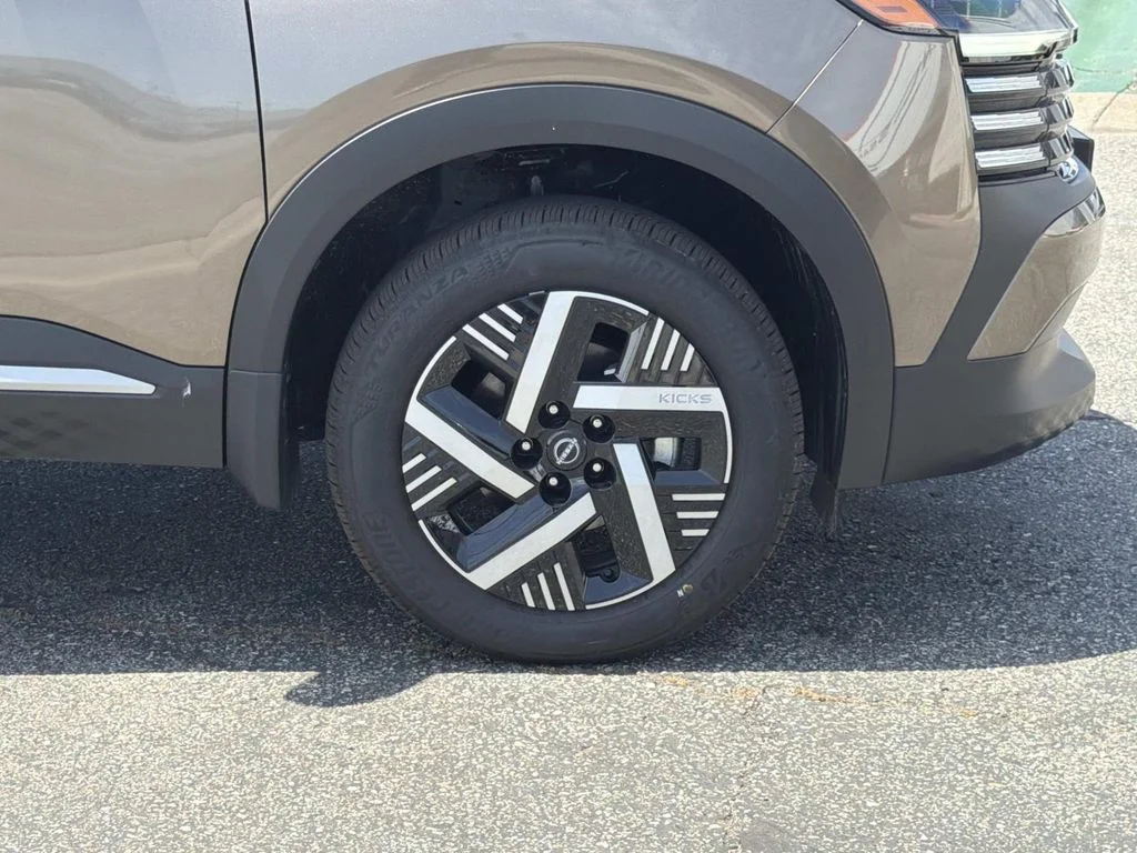 New 2026 Canyon Bronze Metallic Nissan SV image 33