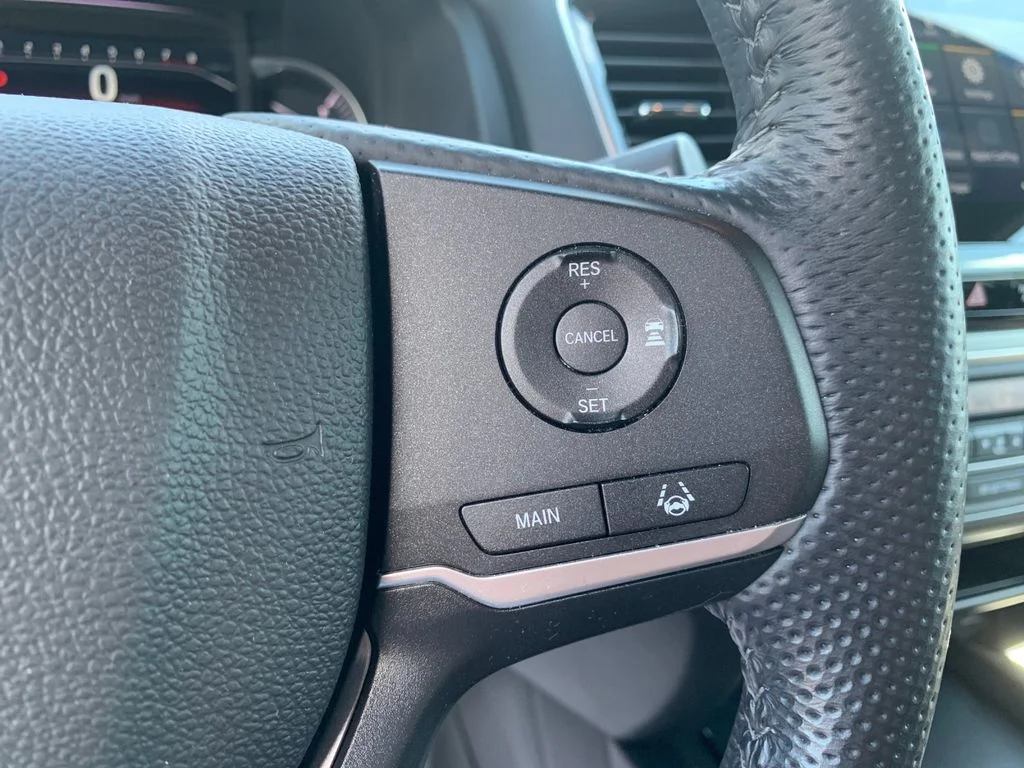 Used 2024 White Honda EX-L image 27