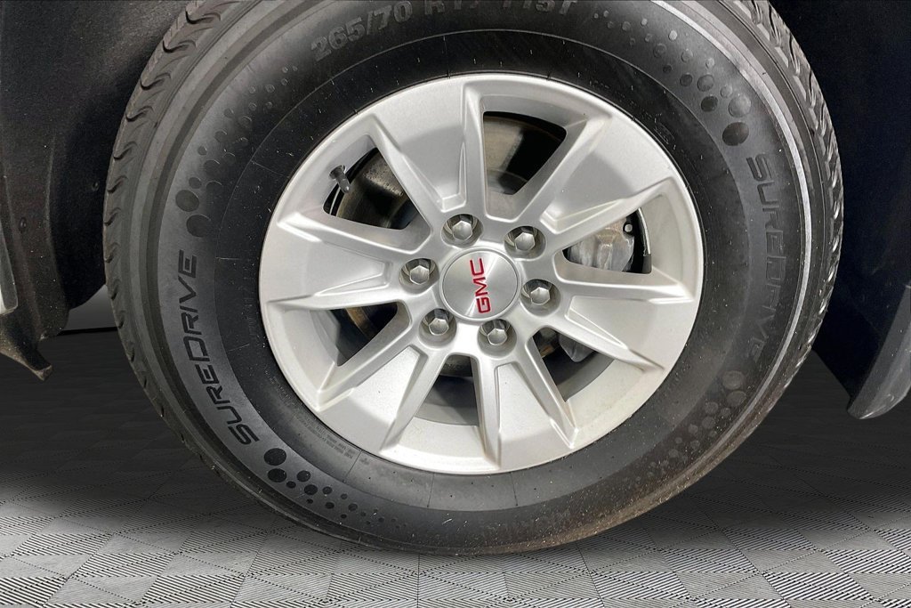 Used 2019 White GMC SLE image 28