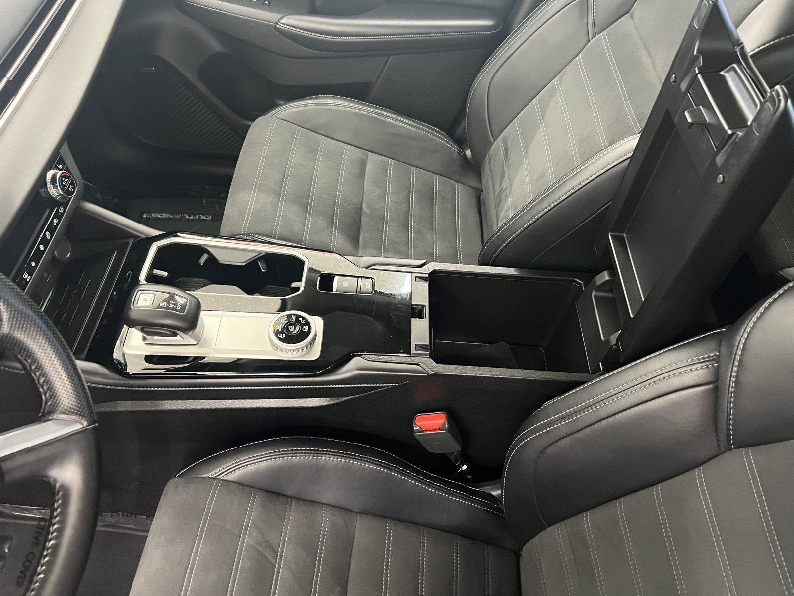 2025 Mitsubishi Outlander SE - Photo 19