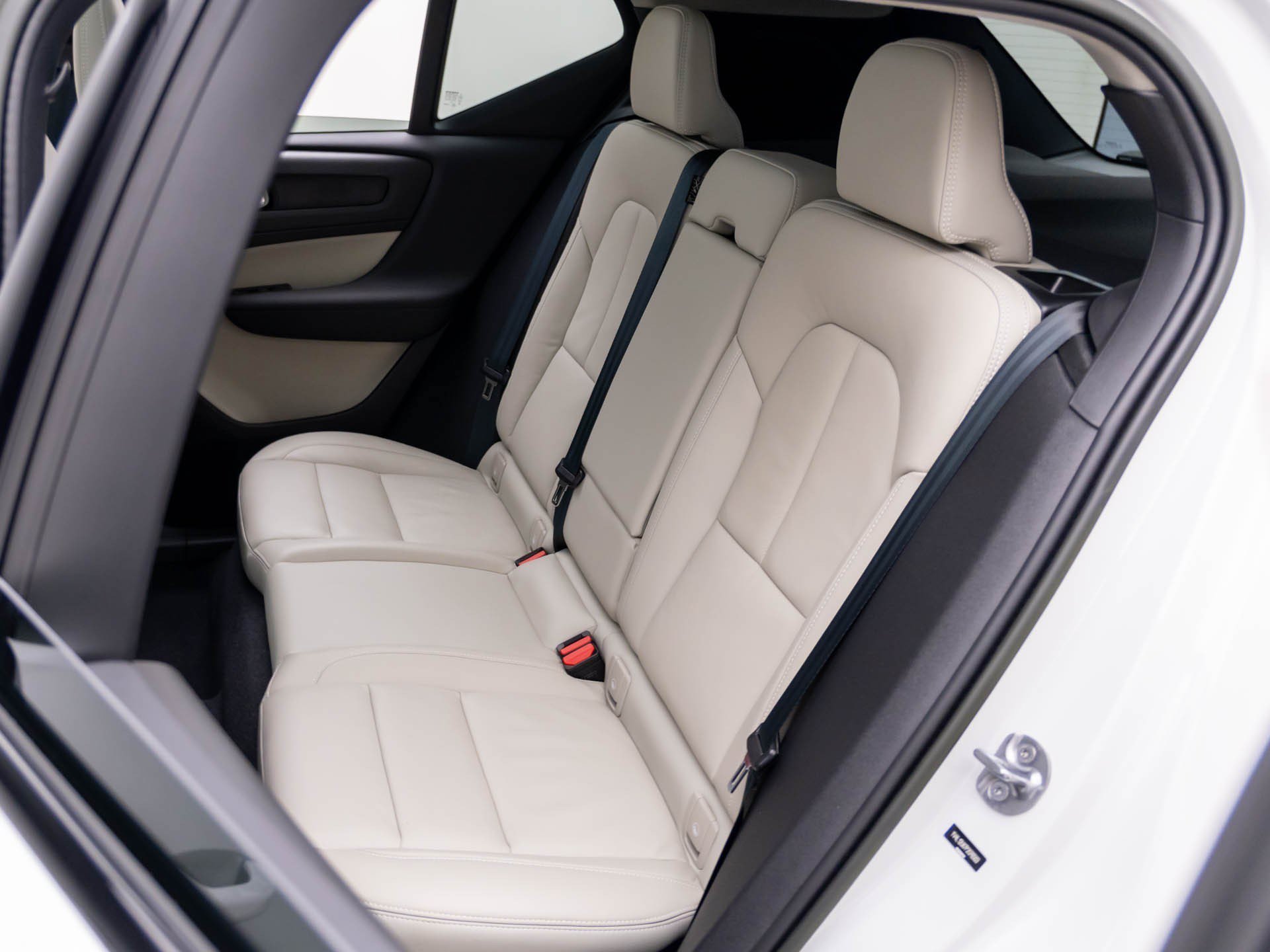 Used 2023 White Volvo Ultimate image 18