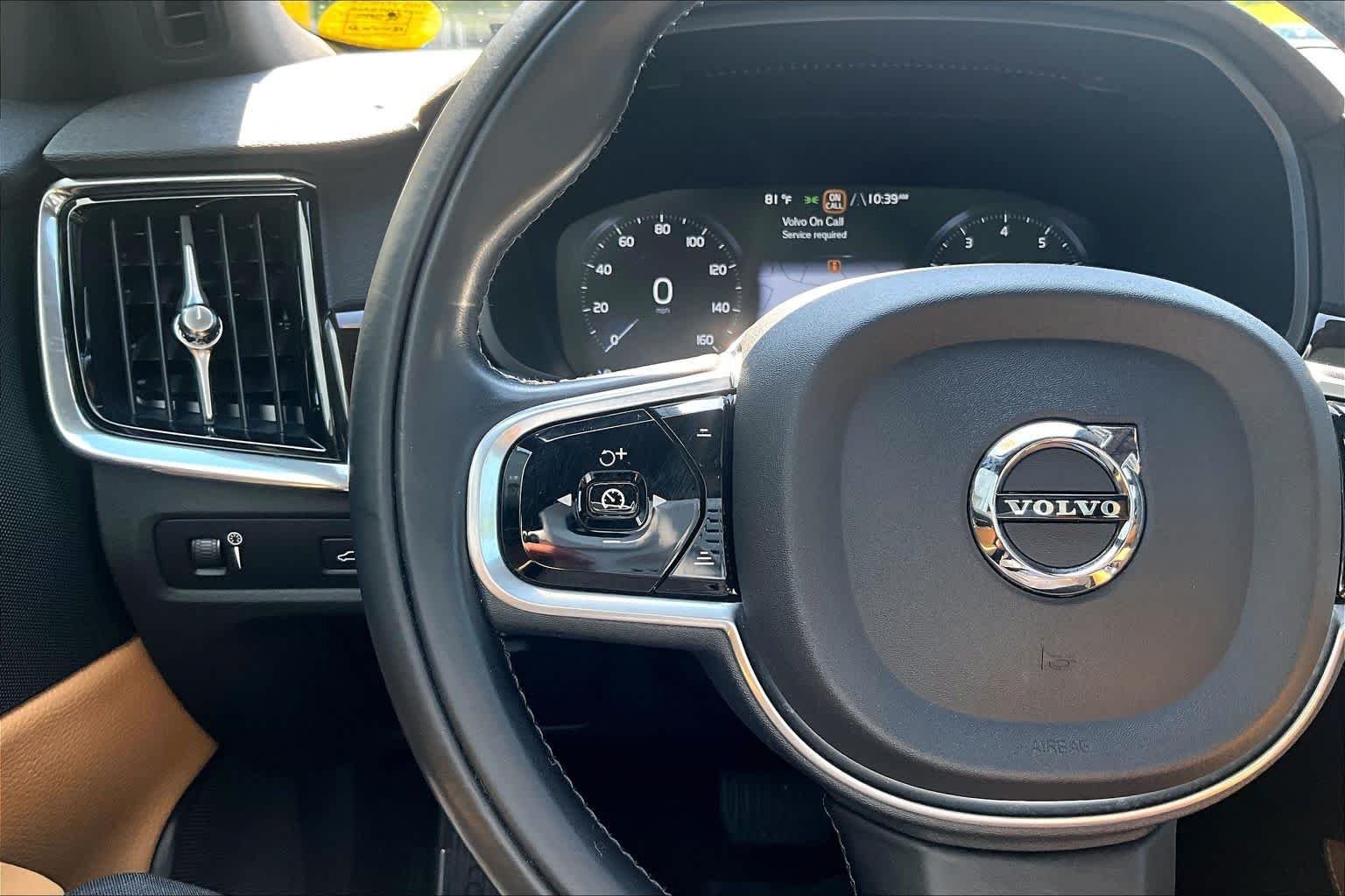 Used 2018 Crystal White Pearl Metallic Volvo Momentum image 24