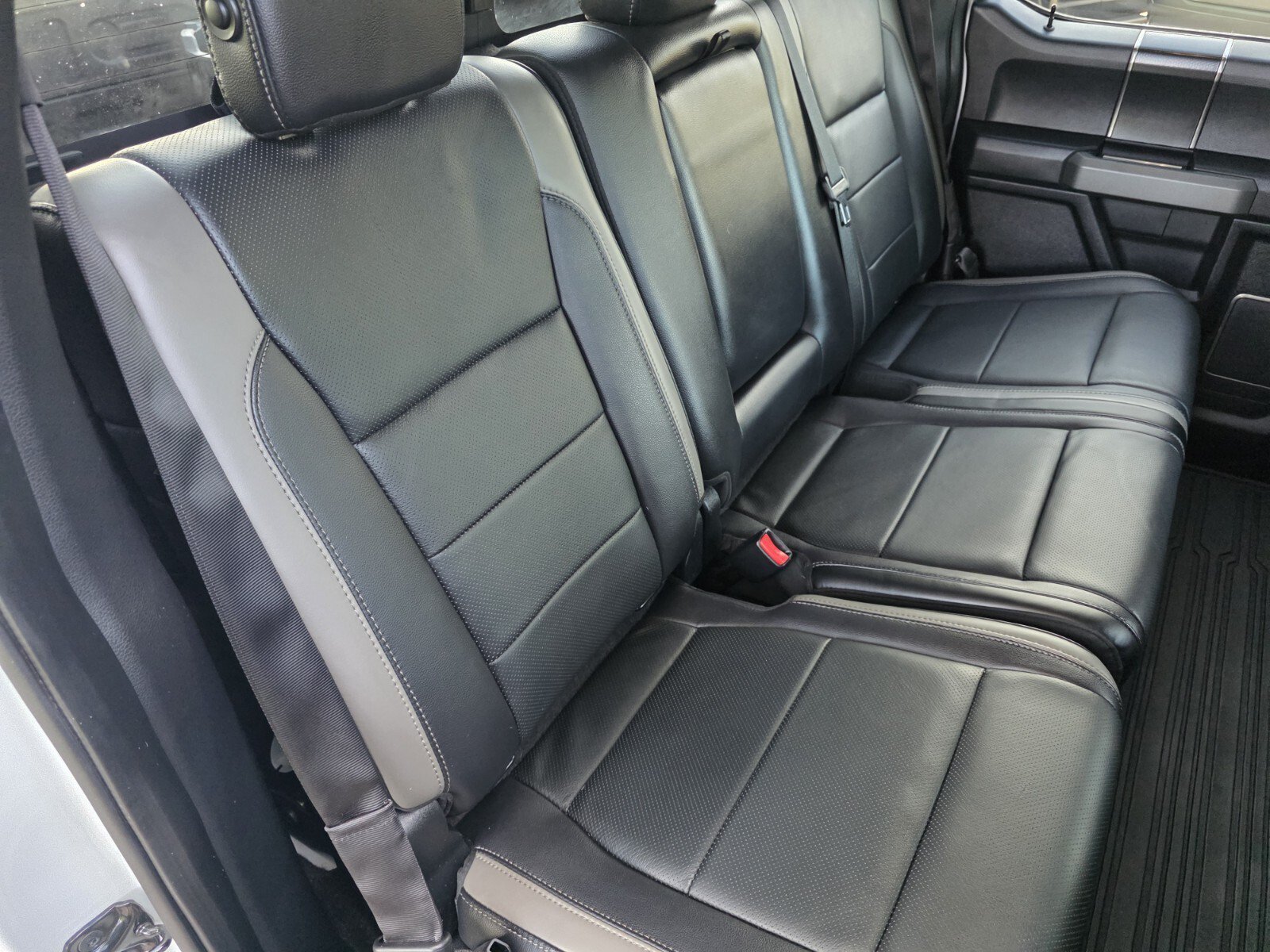 Used 2017 Oxford White Ford Raptor image 26