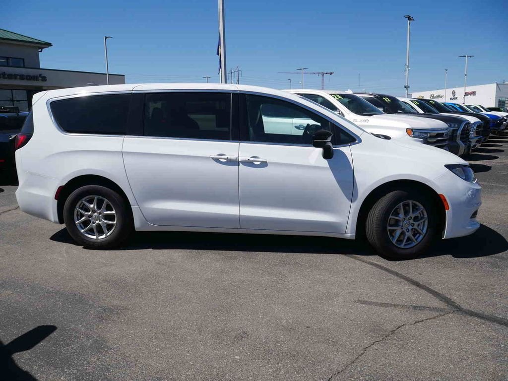 New 2026 Bright White Clear-Coat Exterior Paint Chrysler  image 20