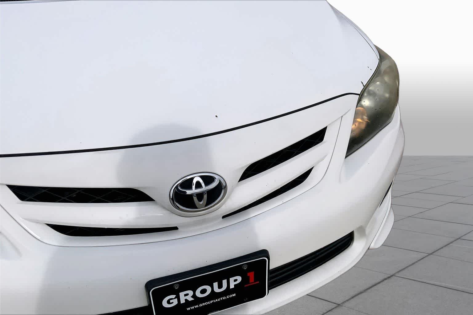 Used 2011 Super White Toyota S image 27