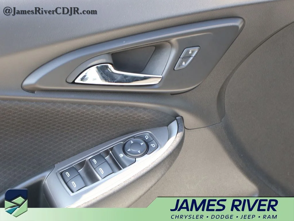 Used 2024 White Chevrolet LT image 21
