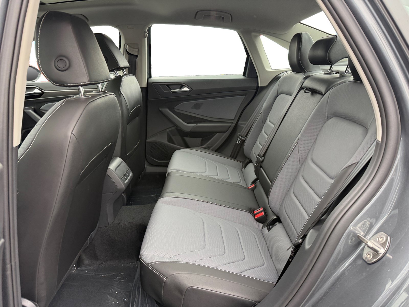 New 2027 Gray Volkswagen SEL image 16