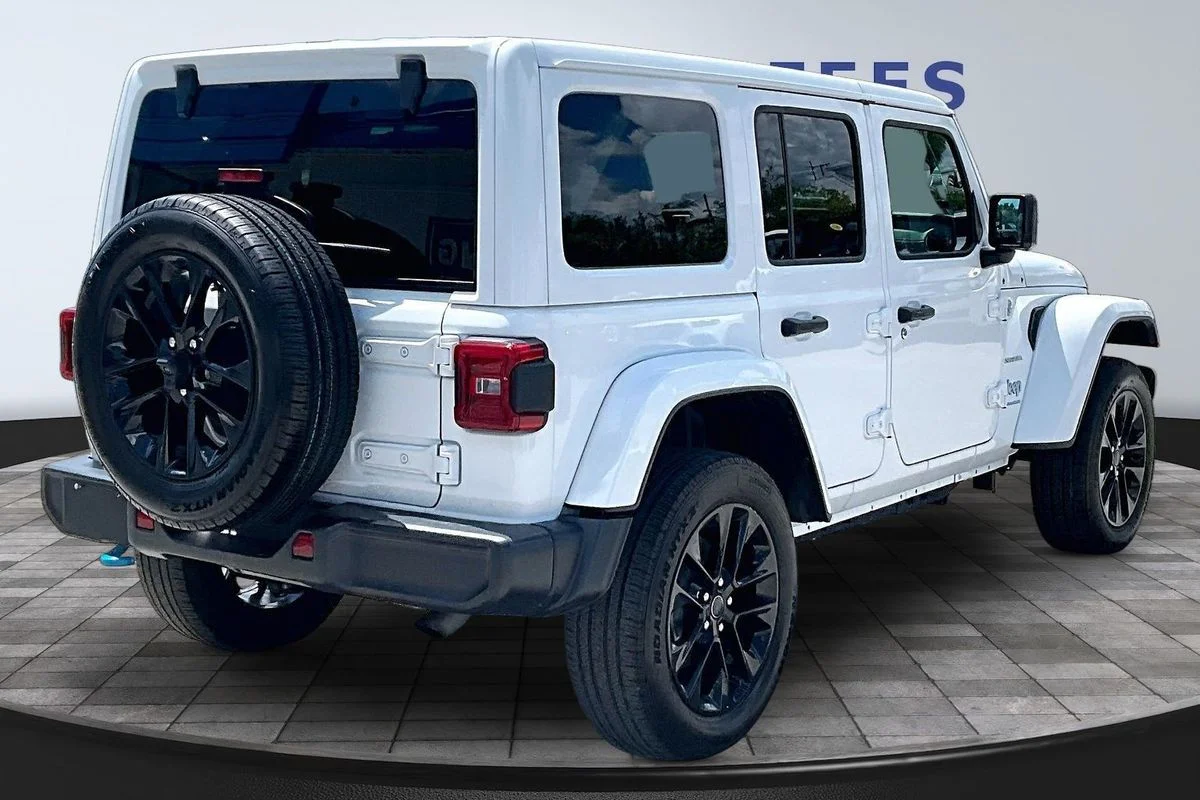 Used 2024  Jeep Sahara 4xe image 6
