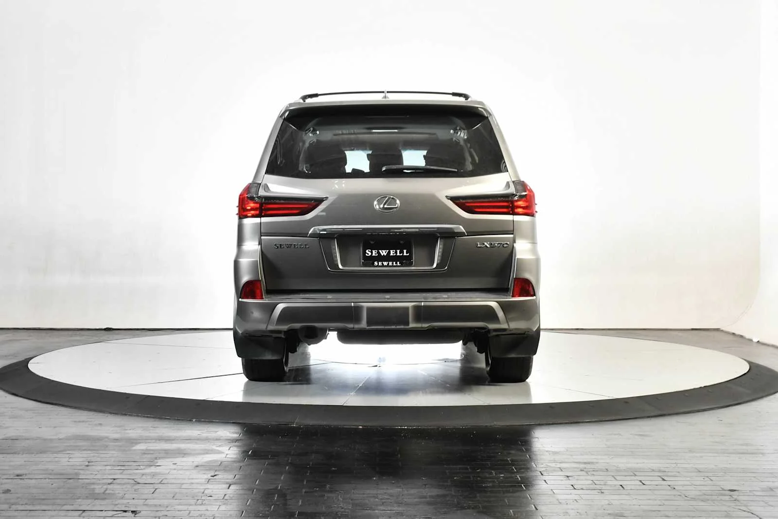 Used 2018 Atomic Silver Lexus  image 5