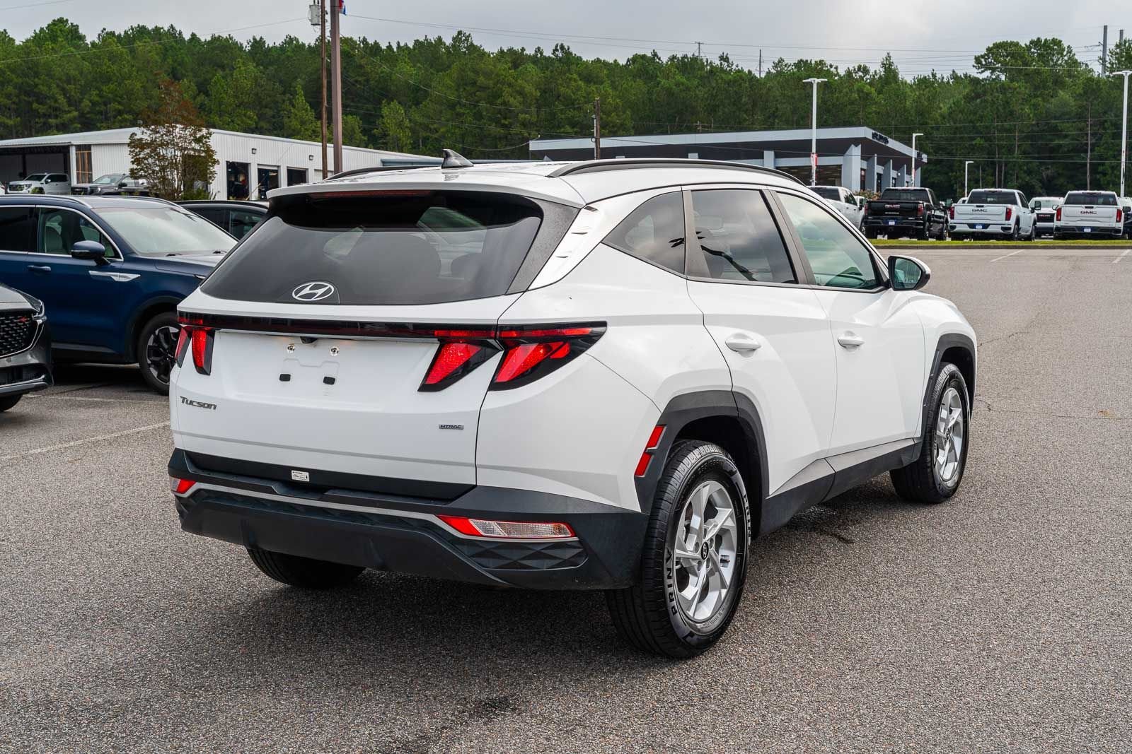 Used 2024 White Hyundai SEL image 7