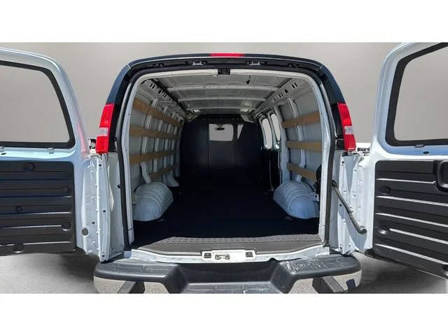 Used 2025 Summit White GMC Work Van image 33