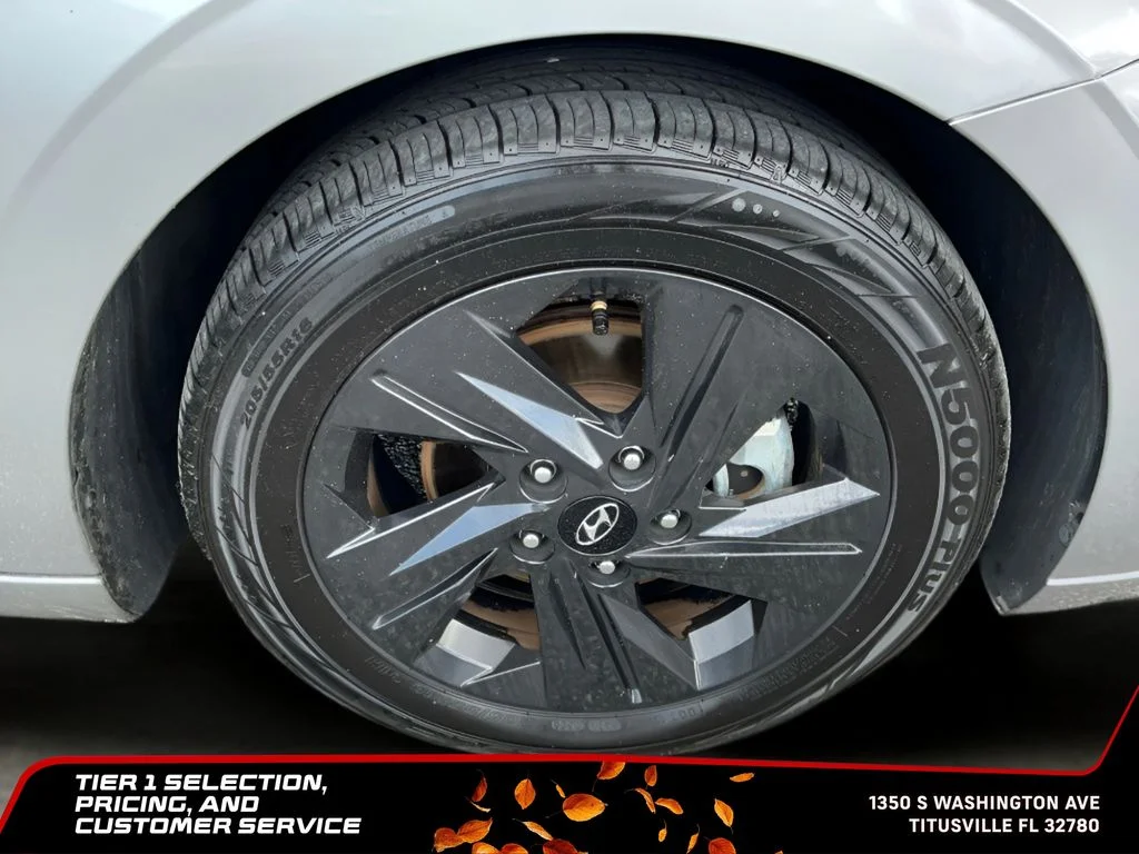 Used 2021 Silver Hyundai SEL image 13