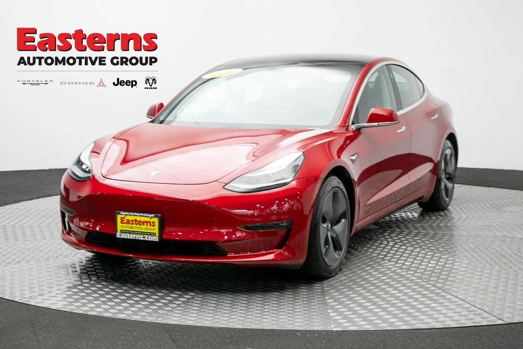 Used 2018 Red Tesla Long Range image 1