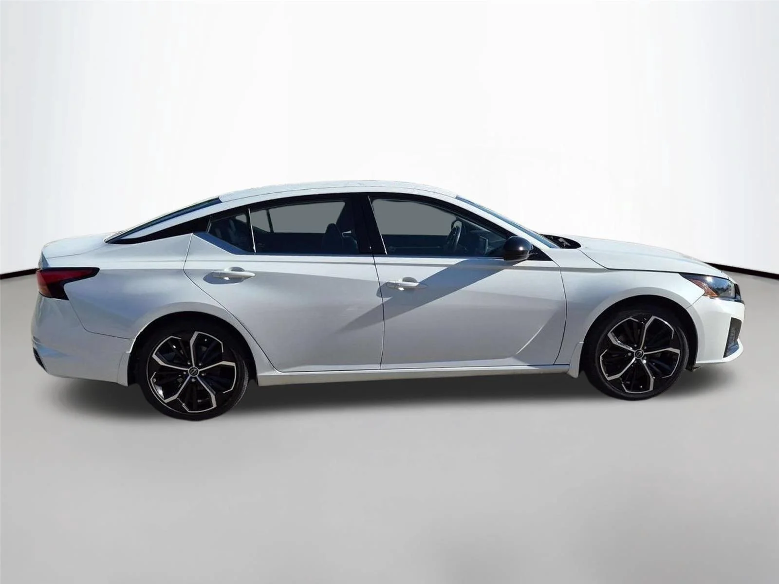 Used 2023 Pearl White Tricoat Nissan 2.5 SR image 6