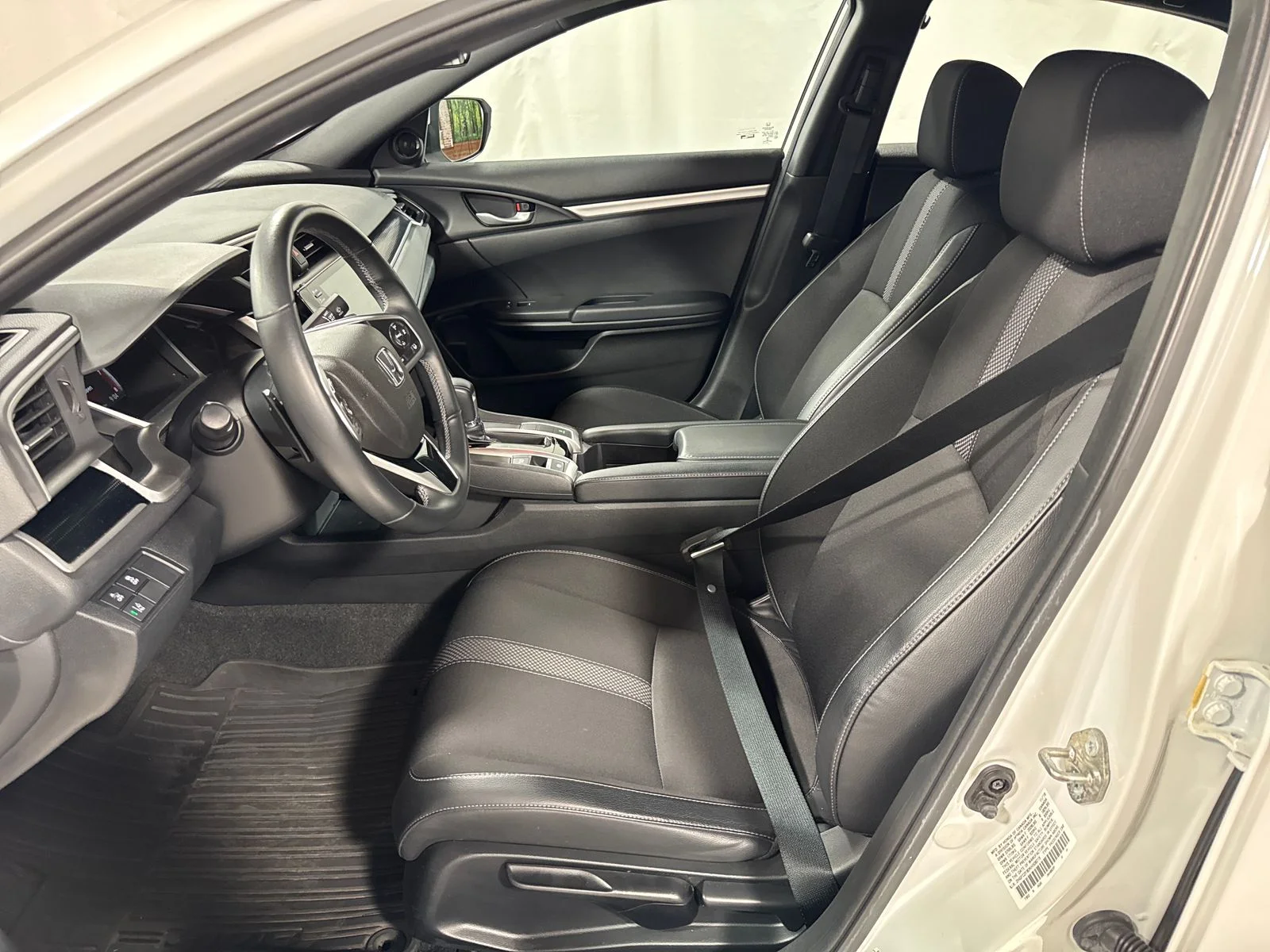 Used 2019 White Orchid Pearl Honda Sport image 3