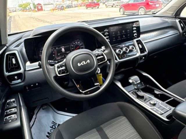 Used 2022 Sparkling Silver Kia LX image 26