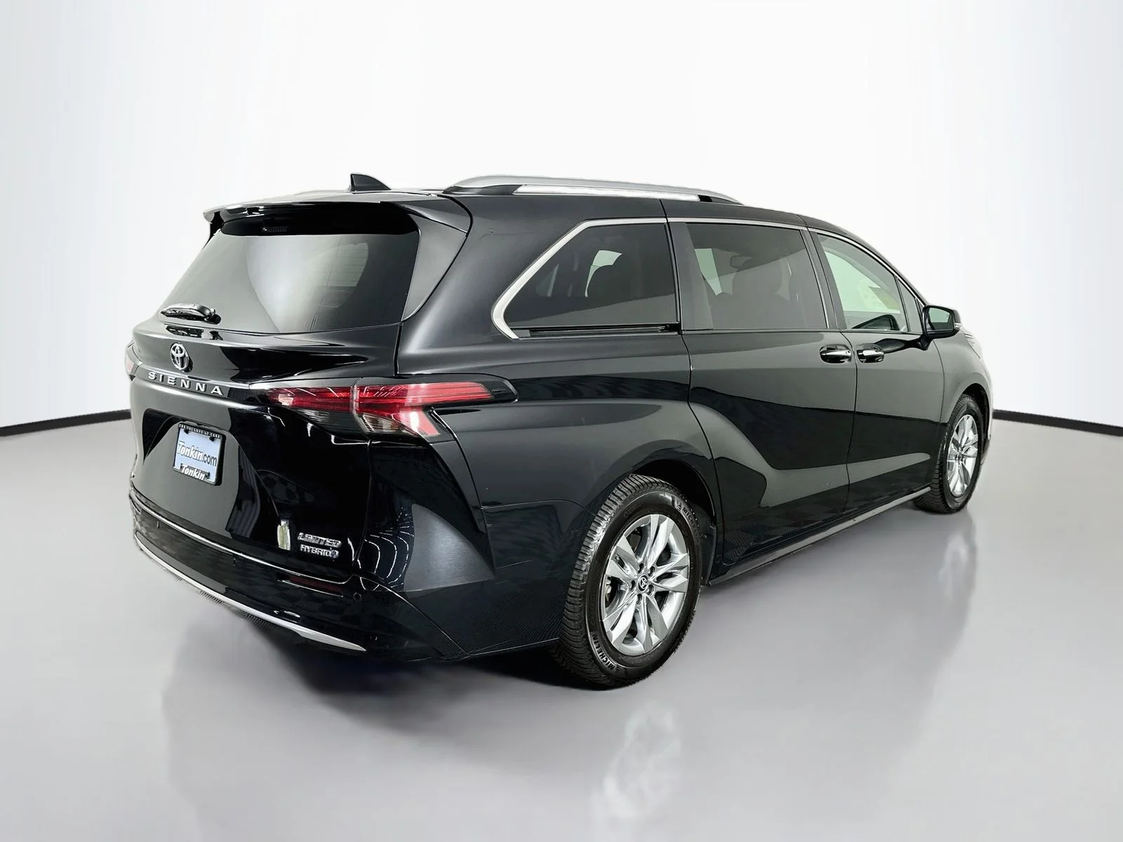 Used 2022 Midnight Black Metallic Toyota Limited image 7