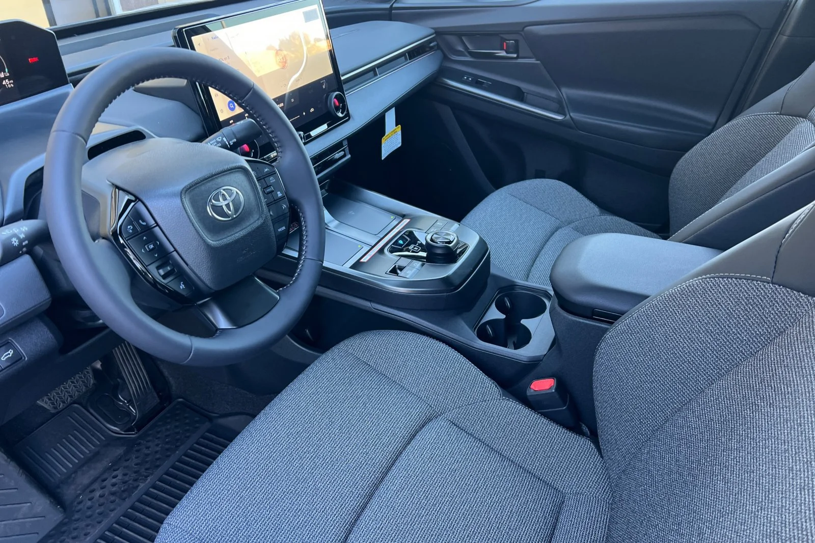 New 2027 Wind Chill Pearl <sup>1</sup> Toyota  XLE image 6