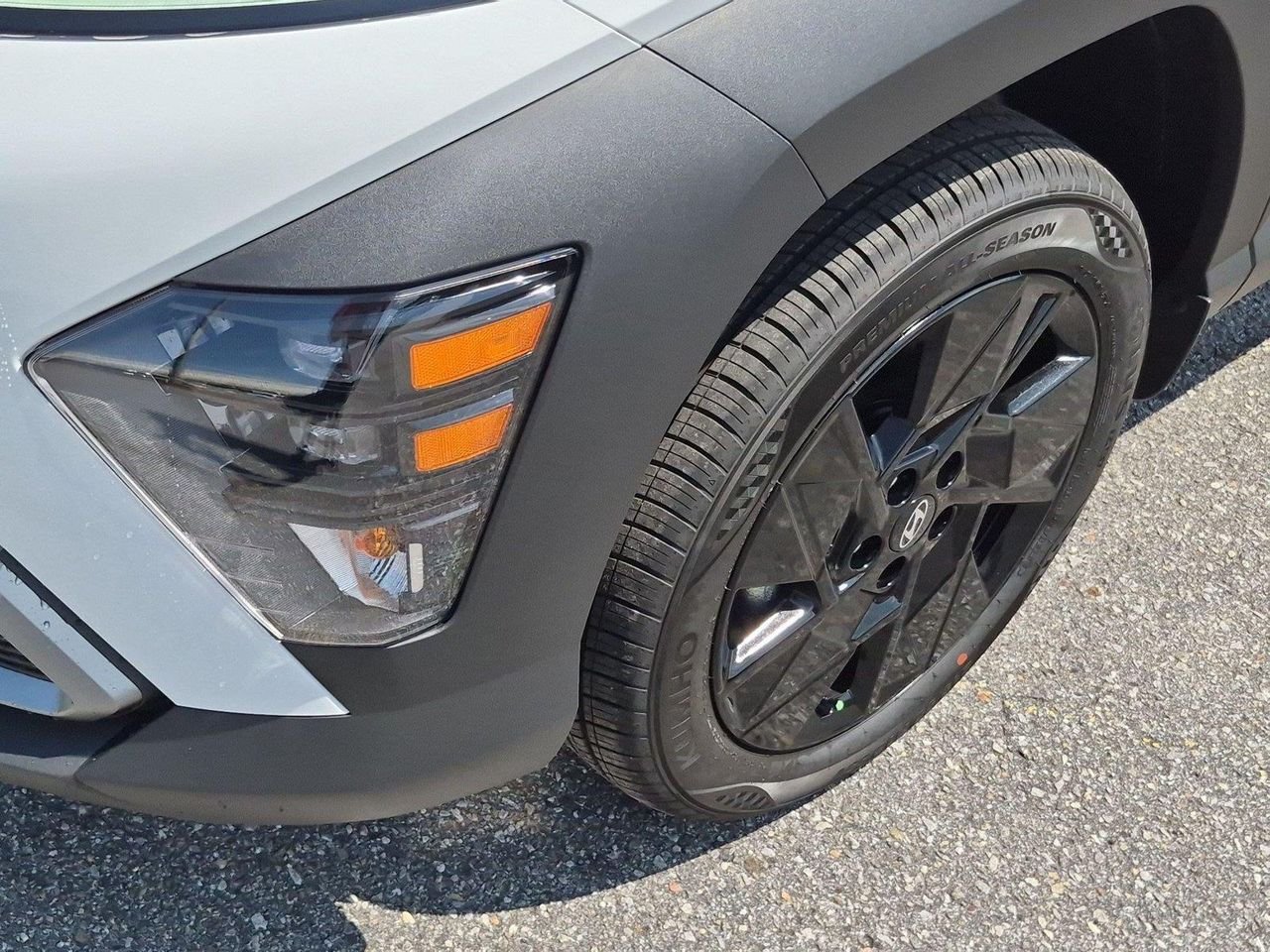 New 2027 Atlas White Hyundai SEL Sport AWD image 9