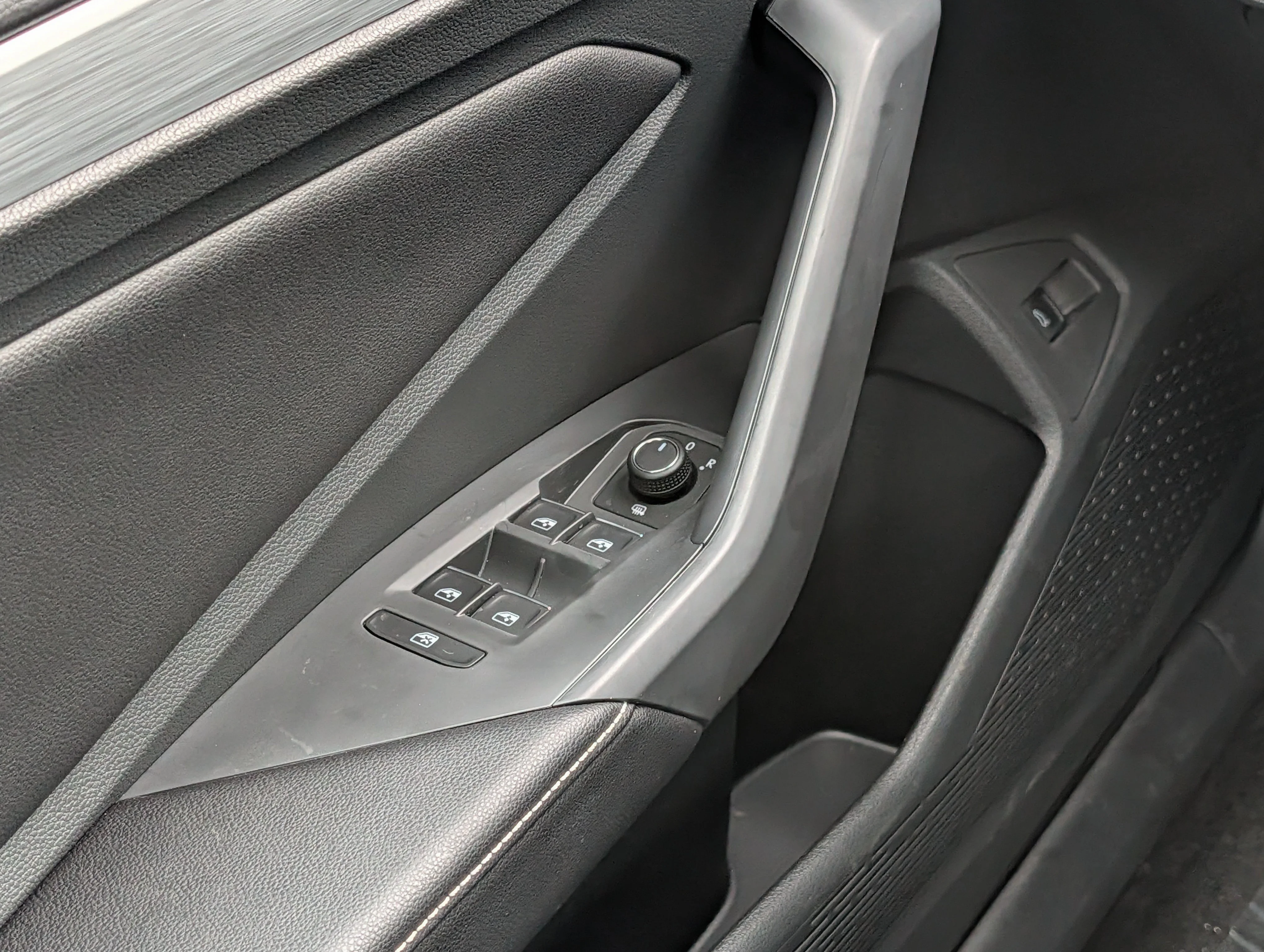 New 2026 Platinum Gray Metallic Volkswagen S image 10