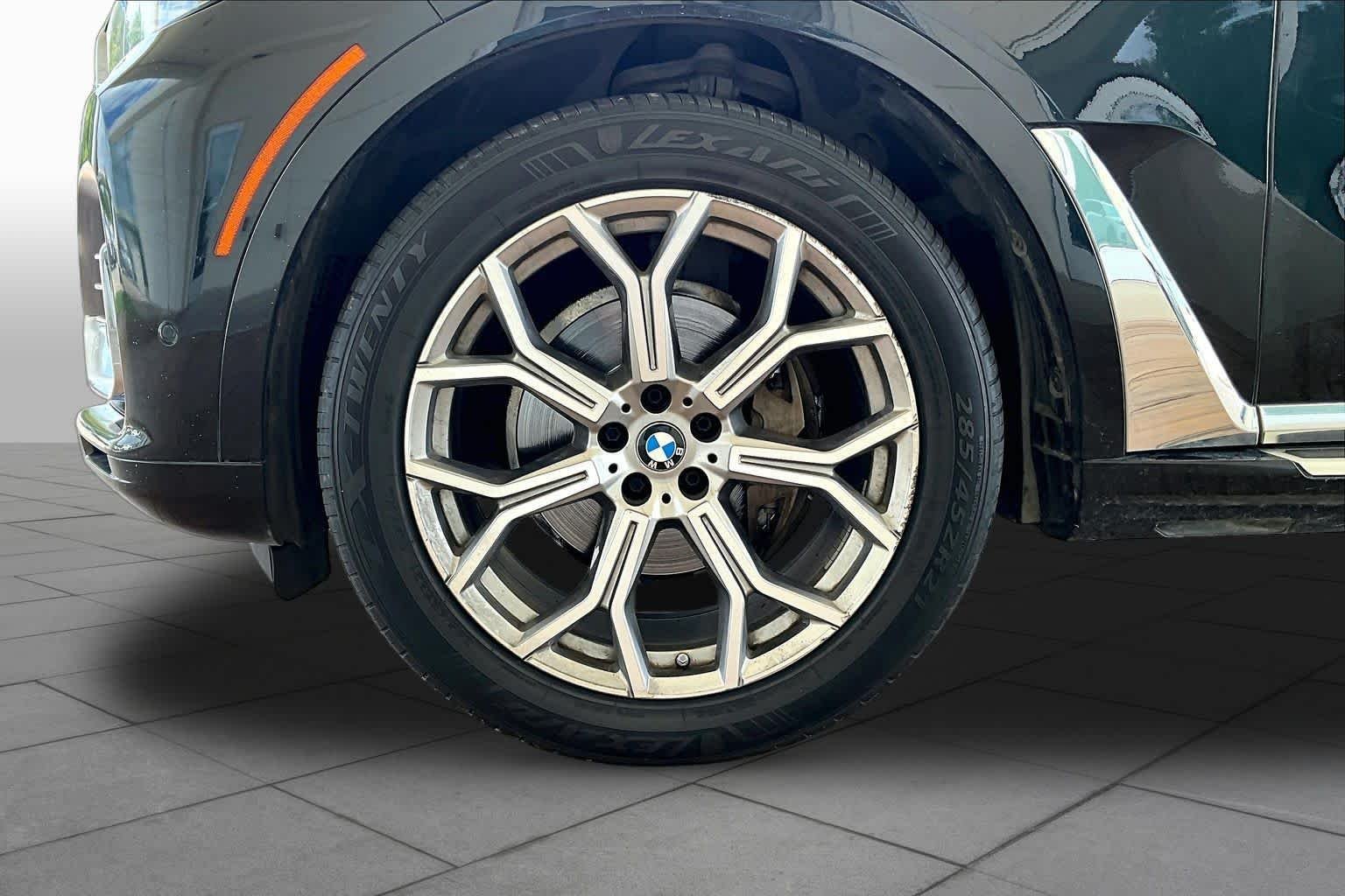 Used 2021 Jet Black BMW xDrive40i image 10