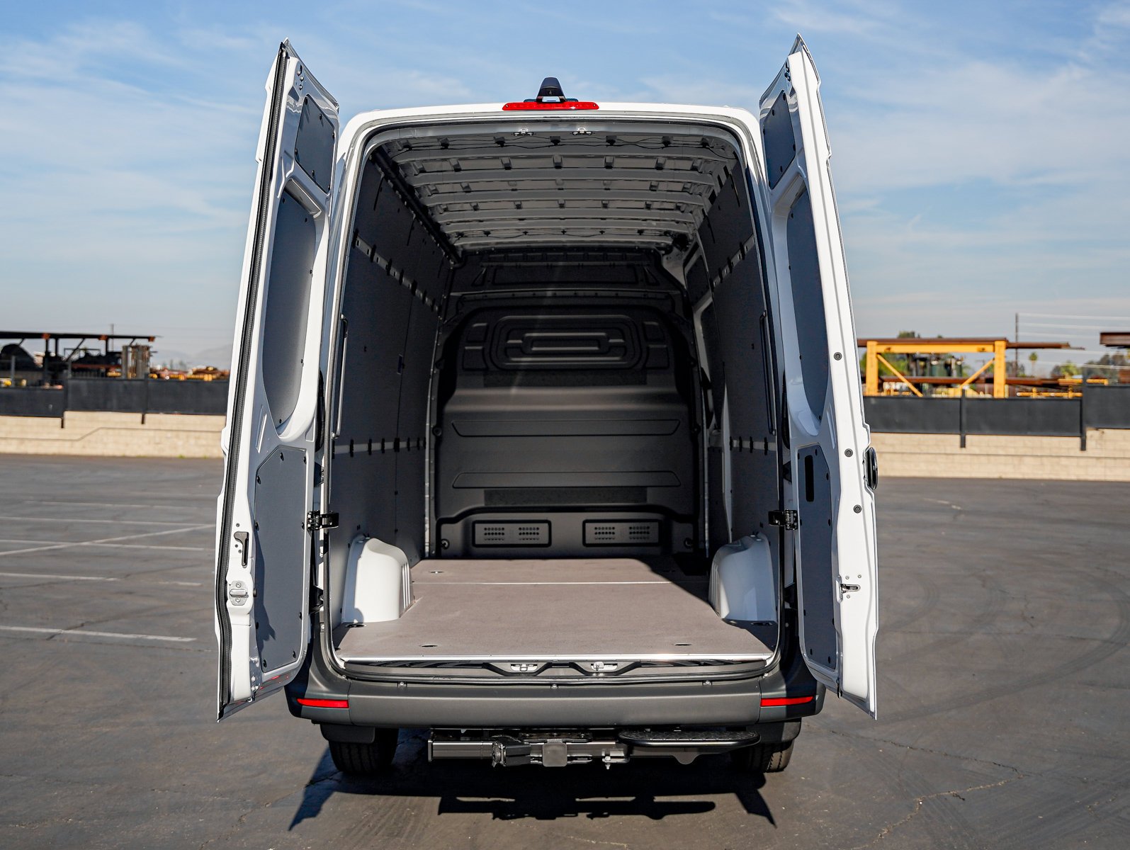 New 2026 Arctic+White Mercedes-Benz 2500 High Roof I4 Diesel HO 170 RWD image 7