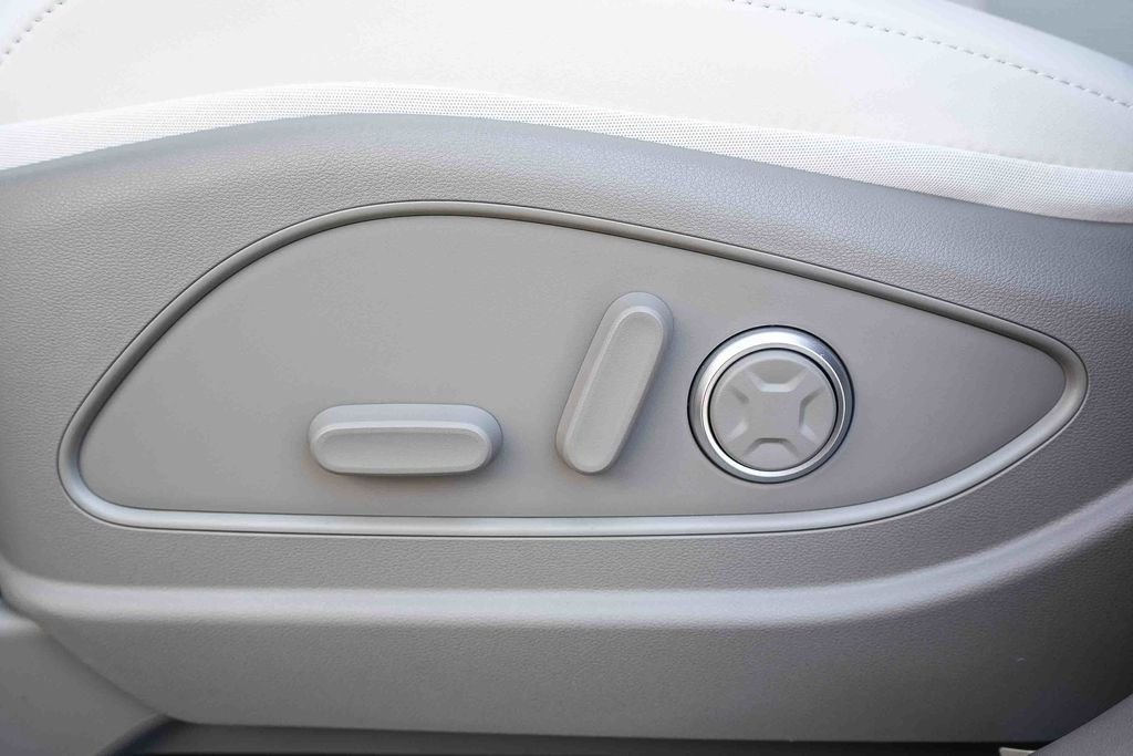 New 2026 Silver Hyundai SEL Premium image 22