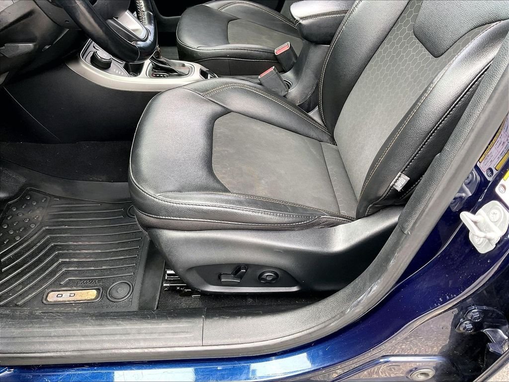 Used 2021 Jazz Blue Pearlcoat Jeep Latitude image 32