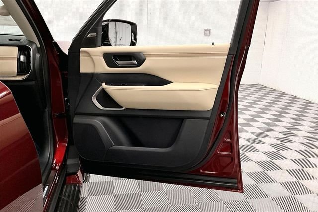 New 2026 Coulis Red Pearl Nissan Platinum Reserve image 40