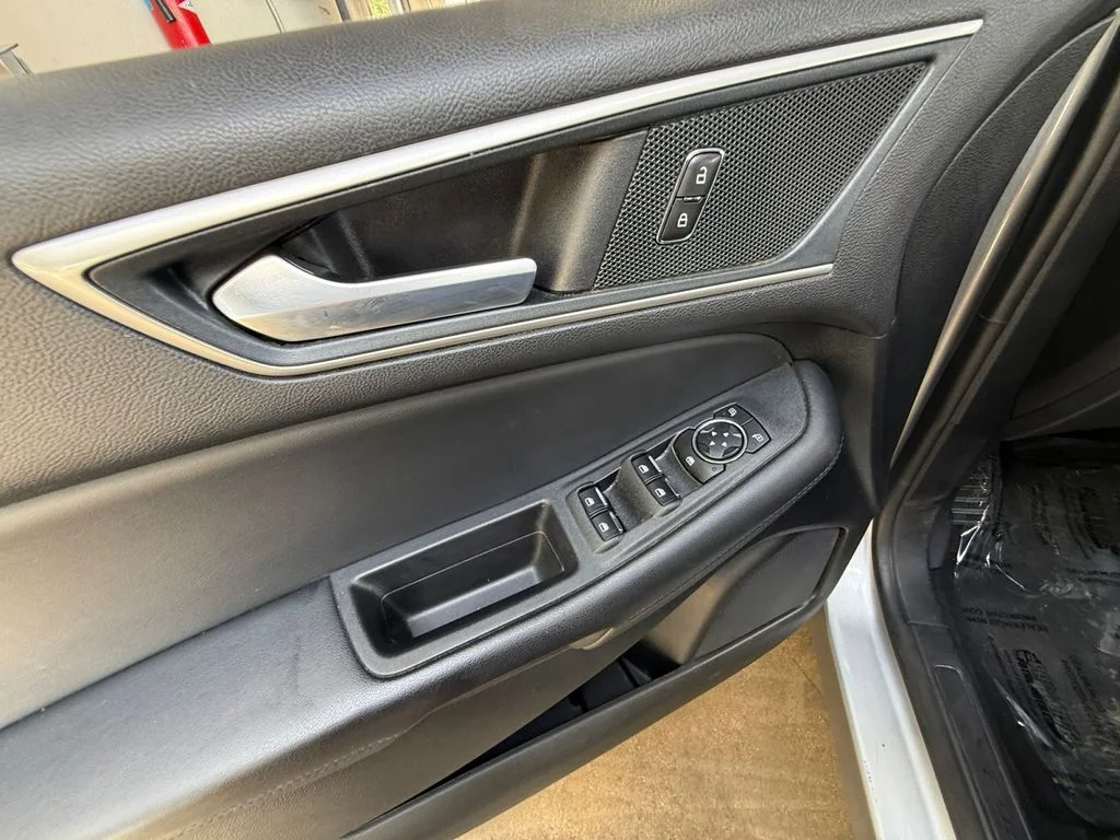 Used 2024 Silver Ford SEL image 11