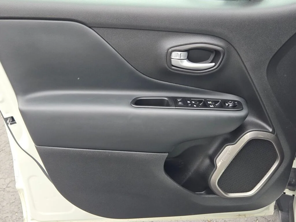 Used 2023 White Jeep Limited image 19
