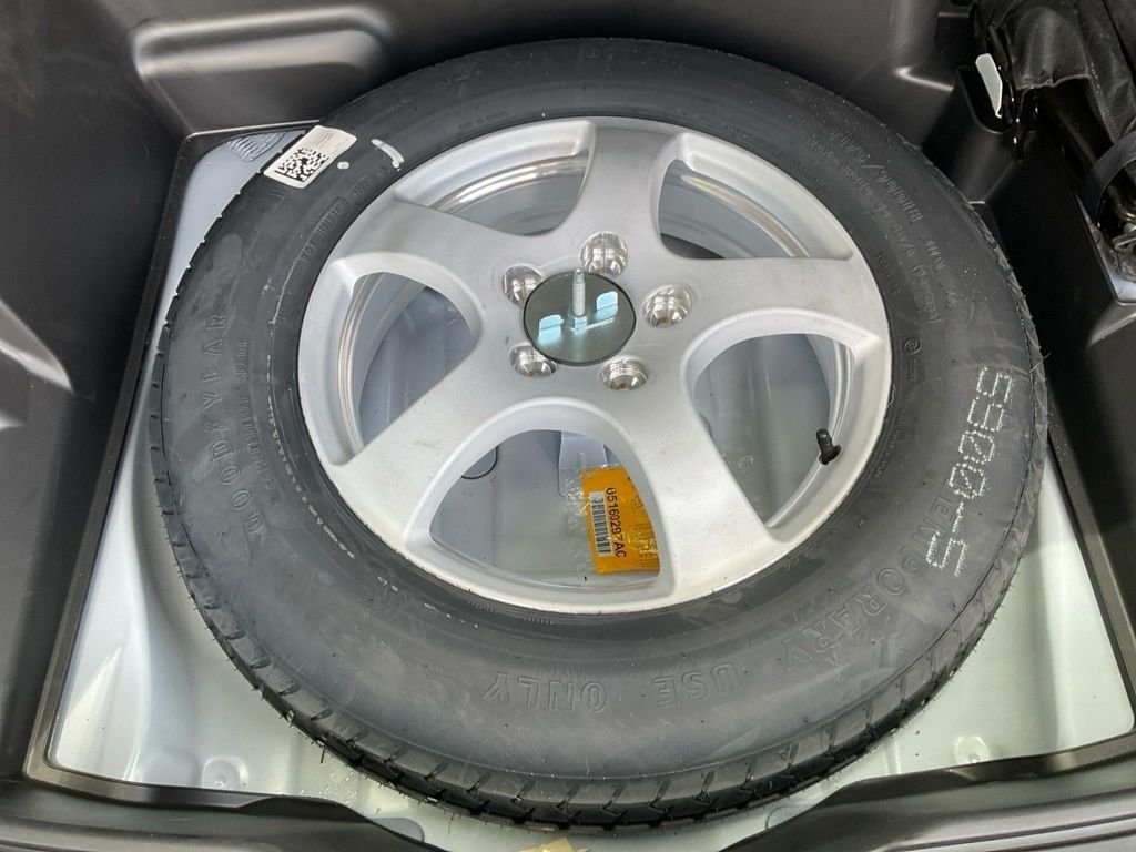 Used 2023 White Jeep Laredo image 13